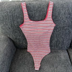 🐝 Hollister bodysuit